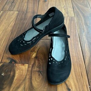 NAOT NEW size 42 Women's Mary Jane Shoe